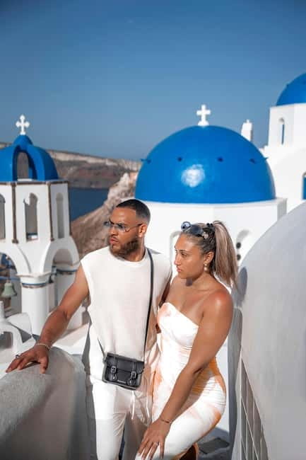 Santorini: Oia Private Couple Photoshoot with 35 Photos - Why a private Oia or Imerovigli couple shoot works so well