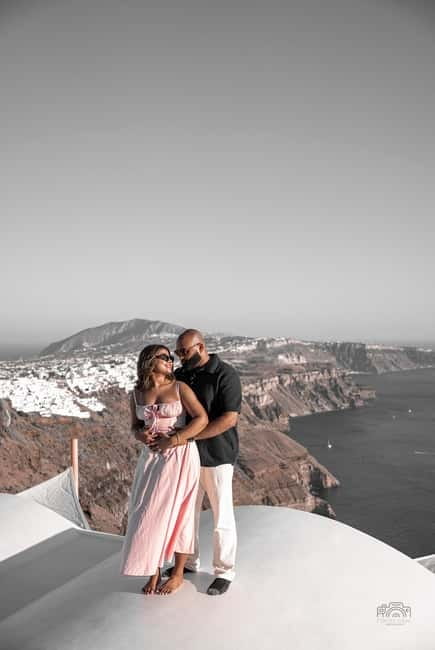 Santorini: Oia Private Couple Photoshoot with 35 Photos - Price and value: what 90 per person buys you