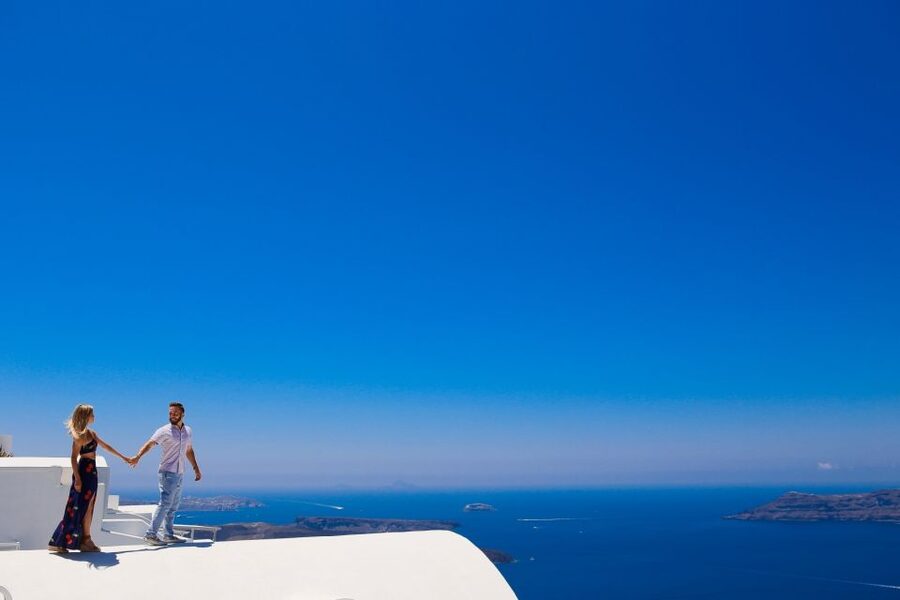 Santorini: Photo Shoot with a Private Vacation Photographer - Practical tips that make the day smoother in Santorini
