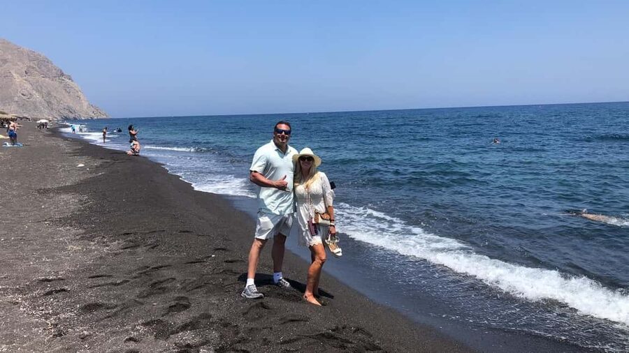 Santorini : Private Guided Highlights Tour - Oia with 90 minutes: wandering lanes, shopping, and the Big Blue Dome moment