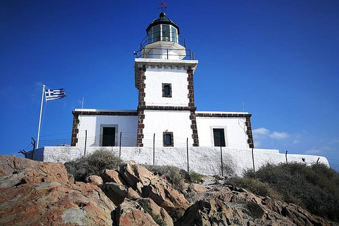 Santorini Private Instagram Tour - Step by step: your Oia hour for blue domes and cliff-path photos