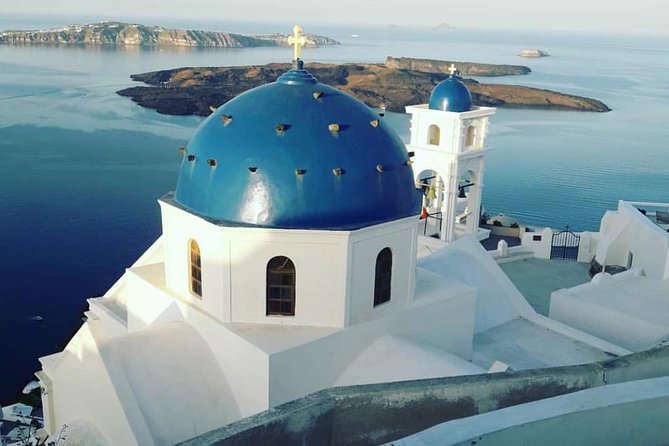 Santorini Private sightseeing land tours - Megalochori then two volcanic beaches: villages and sand in one arc