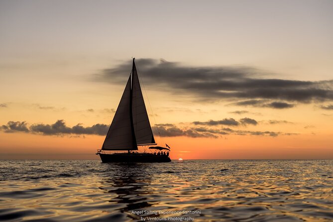 Santorini Private Sunset Sailing Tour with Dinner, Drinks &Transfer included - Who this sailing tour fits best