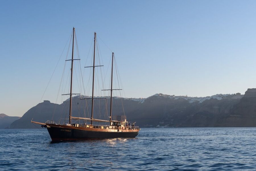 Santorini: Romantic Sunset Caldera Cruise with Dinner - Buffet Dinner on Board: Good Fuel, Not a Gourmet Detour