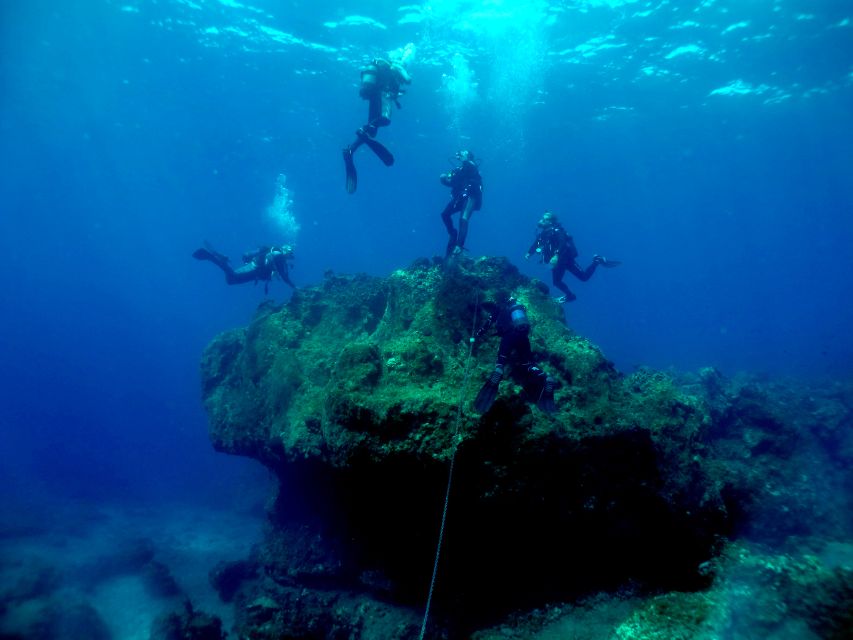 Santorini: Scuba Diving Experience for Beginners - Gear up in Armeni and learn the safety basics first