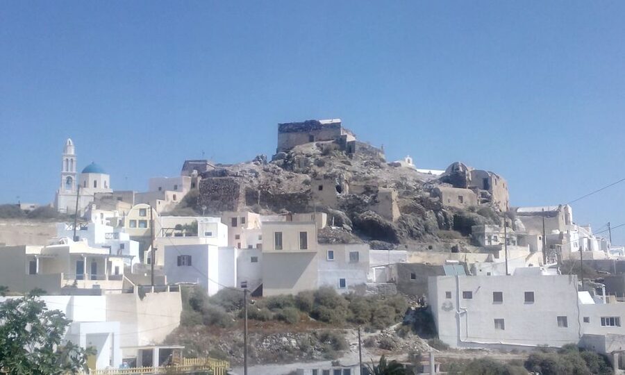 Santorini: Small-Group Highlights Tour of Venetian Castles - Transport comfort: air-conditioned minivan, small-group rhythm