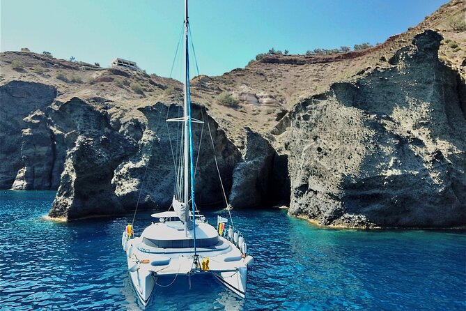 Santorini: Standard Small-Group Catamaran Cruise with Food/Drinks - Food, Drinks, and On-Board Comfort: Small Details That Matter