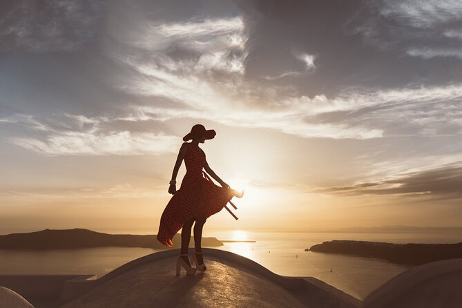 Santorini Sunset Walking Tour inc. tastings and 5 drinks - Stop 4: Fira at dusk, souvlaki, wine, and local drinking traditions