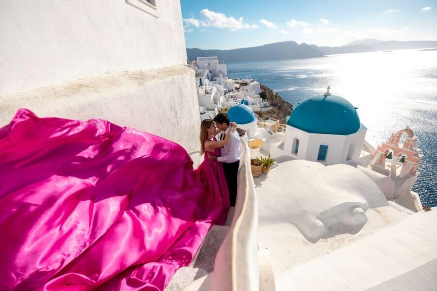 Santorini: Unique Flying Dress Photoshoot Experience - Dress Choice From the Catalog, with an Assistant to Make It Feel Easy