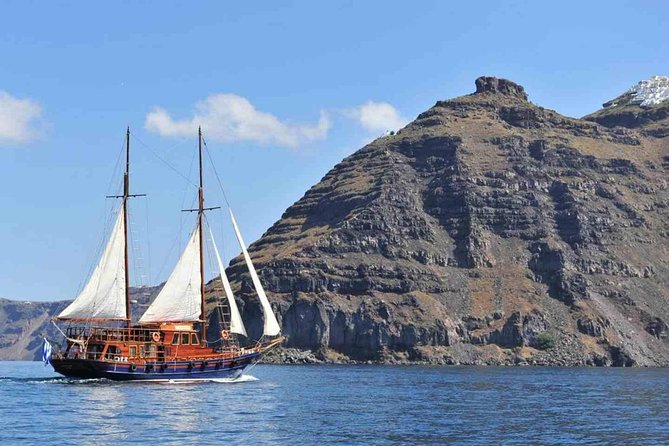 Santorini Volcanic Islands Cruise: Volcano,Hot Springs,Thirassia and Oia Sunset - Getting to the port without losing your morning