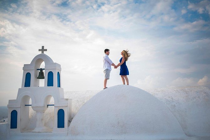 Santorini Walking Tour with a Personal Photographer - Stop 1: Morning Oia, where iconic views look better with fewer people