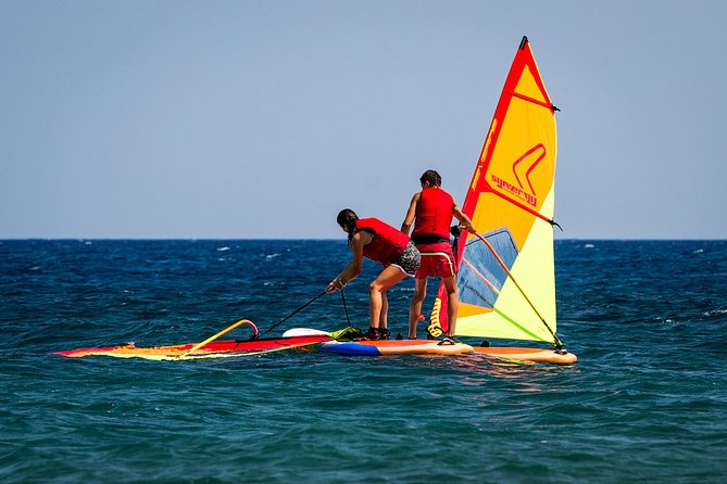 Santorini Windsurfing lessons - Coaching that helps you progress on your first lesson