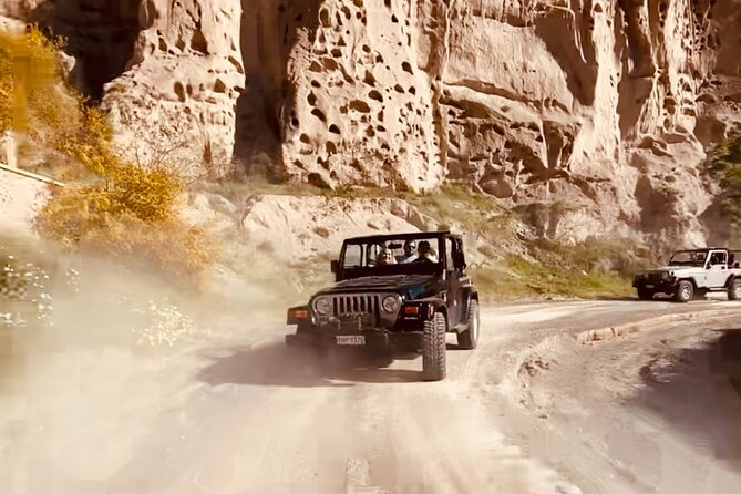 Santorini Wrangler Jeep Afternoon Convoy Tour - Safety and Smooth Riding: How the Jeep Convoy Stays Together