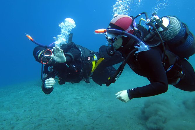 Scuba Diving Experience in Santorini - Meeting Santorini Scuba Academy, then getting suited up