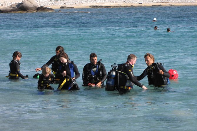 Scuba Diving in Naxos by Bluefindivers - Dive in Greece - Amazing Diving Spots - The 12:30 schedule: what happens before you get wet