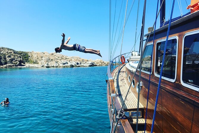Shared Mykonos Sail Cruise to Delos and Rhenia Islands - Comfort on a Gulet: Space, Barefoot Policy, and Crew Help
