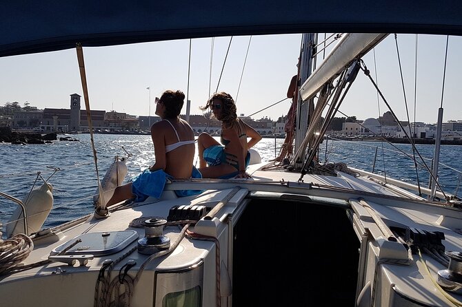 Single day Sail boat cruise with swimming, snorkeling, drinks and lunch - What the crew does for you, and how the trip stays calm