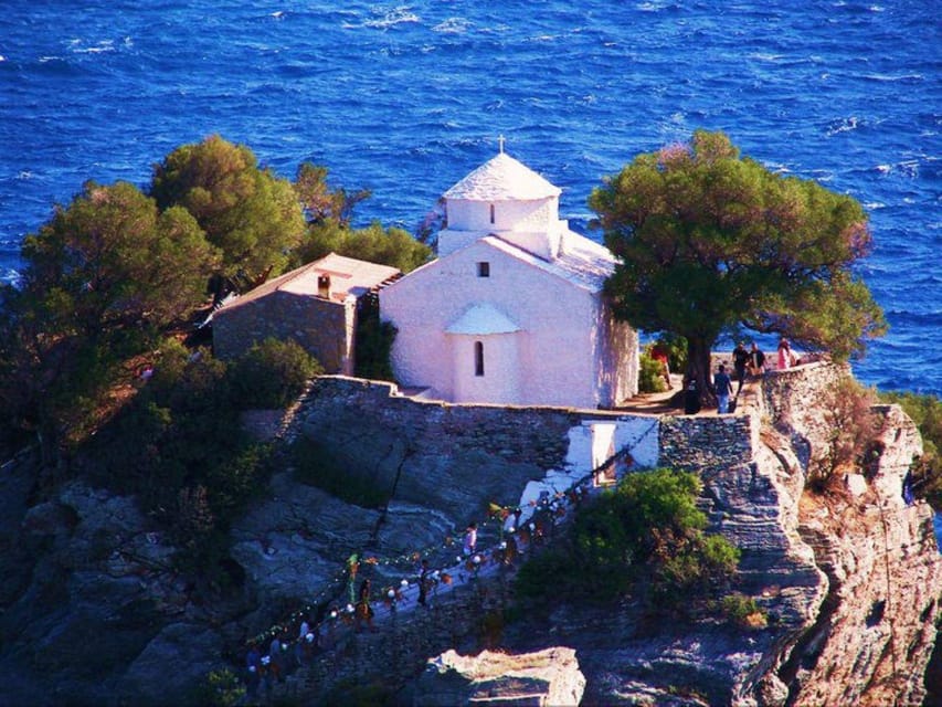 Skopelos: Mamma Mia Experience - Kastani Beach with a beach bar: where the day shifts from stairs to sand