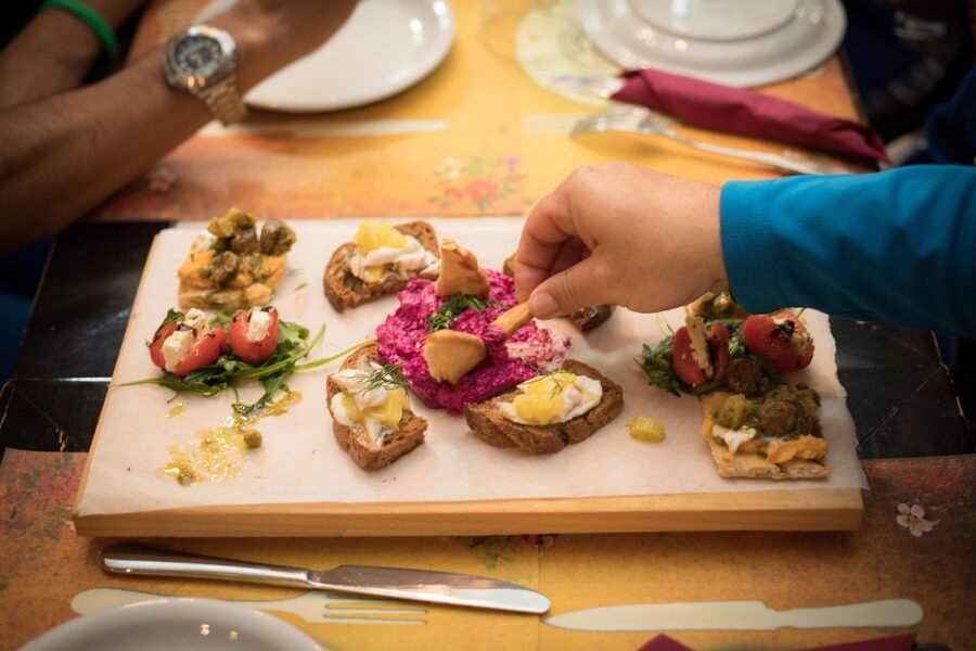 Thessaloniki: Food and Walking Tour with Tastings - Bougatsa, isli, Greek coffee, and the city-view finale