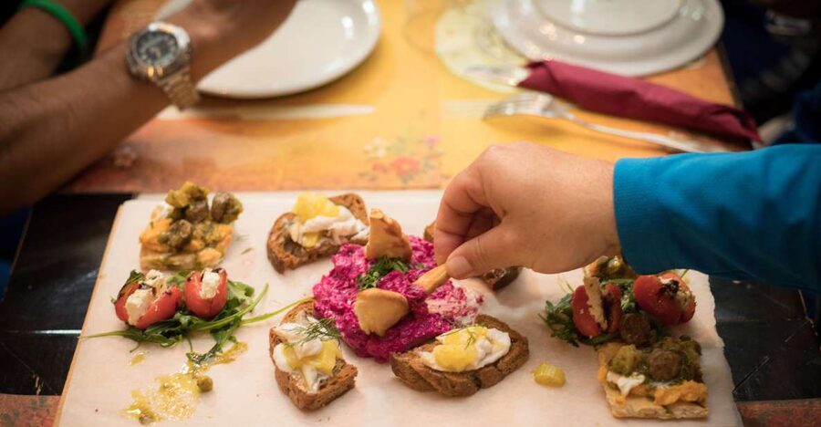 Thessaloniki: Food and Walking Tour with Tastings - Meeting at Electra Palace, then finding your way in Aristotelous Square