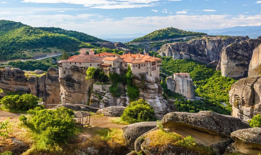 Thessaloniki: Full-Day Meteora Monasteries Tour - Kalambaka for One Hour: Eat, Breathe, Reset