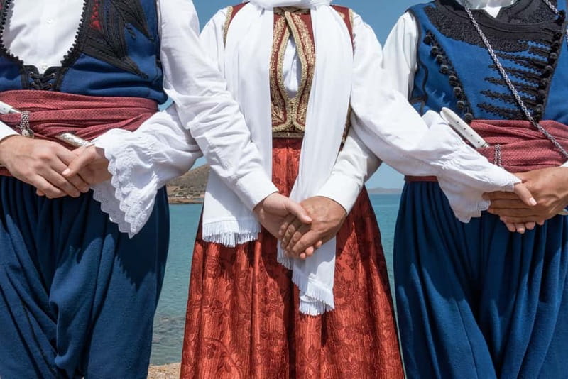 Traditional Greek Show in Plaka with Dinner - Getting to Plaka at night, with hotel pickup and Acropolis views