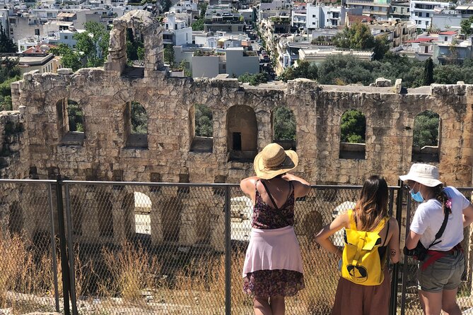 Visit of the Acropolis with an official guide in Spanish - Propylaea: the marble gate and the war-time funnel