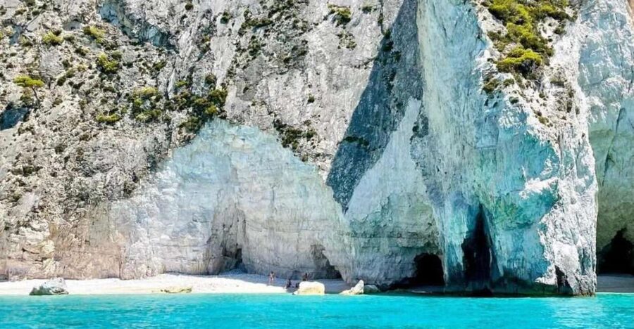 Zakynthos: Boat Rental - Zakynthos starts fast at Oasis Beach Bar