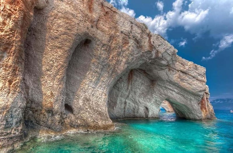 Zakynthos: Xigia, Navagio Shipwreck and Blue Caves Boat Tour - Why the 20-seat speedboat is the real value